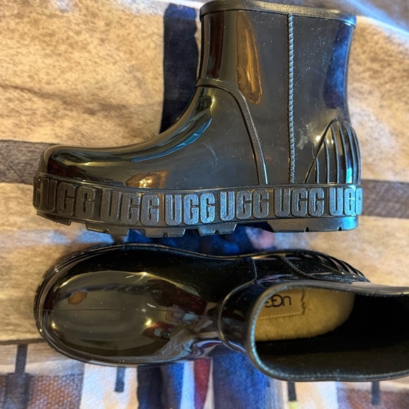 UGG Women's Drizlita Waterproof Ankle Rain Black Boot Size 7  nwot - Picture 5 of 5